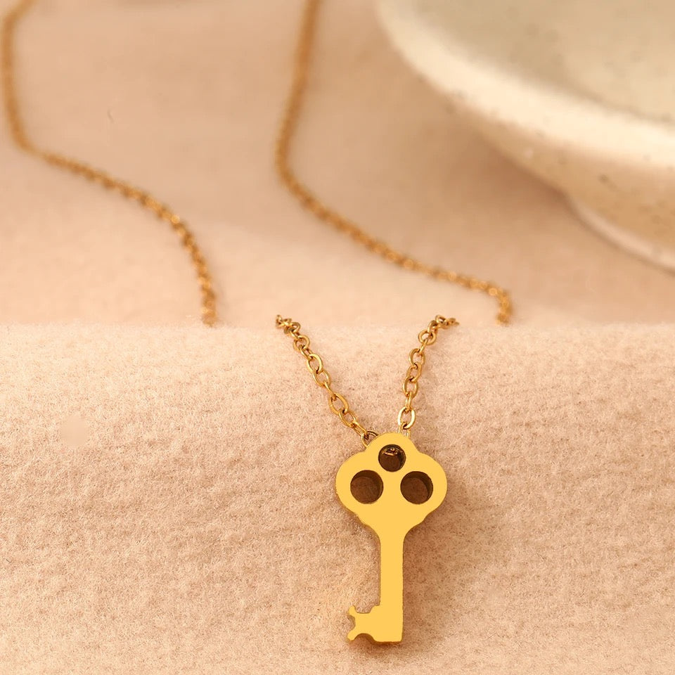 COLLAR  LLAVE SÓLIDA  MINIMALISTA