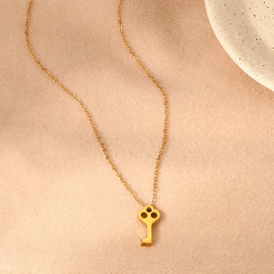COLLAR  LLAVE SÓLIDA  MINIMALISTA