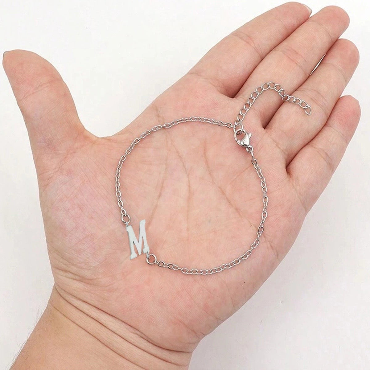 BRAZALETE DE  LETRAS INICIALES MINIMALISTA