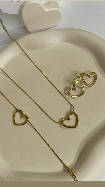 COLLAR Y ARETES CORAZÓN HOLLOW ELEGANTE