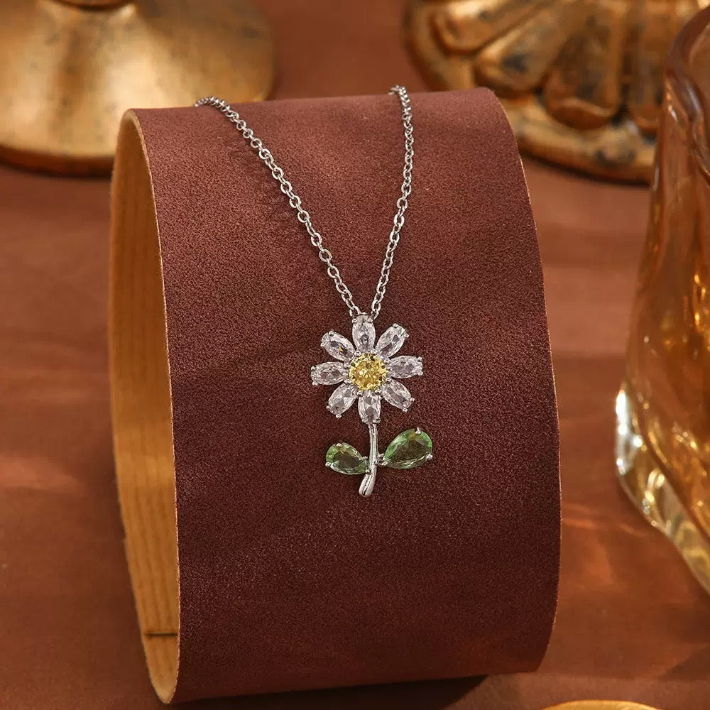 COLLAR FLOR FEMENINA  MINIMALISTA ELEGANTE