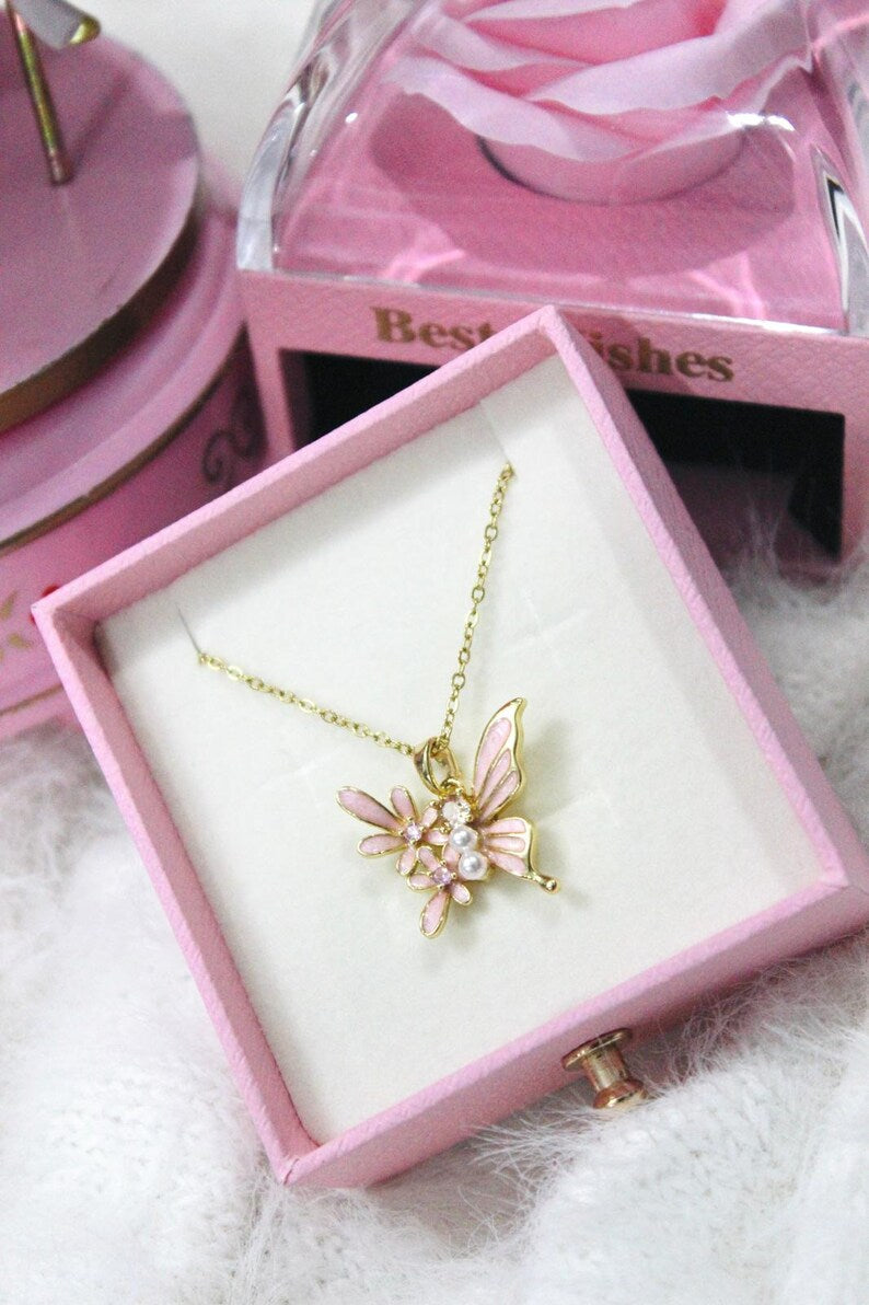 COLLAR MARIPOSA FLORAL CON PERLAS ELEGANTE