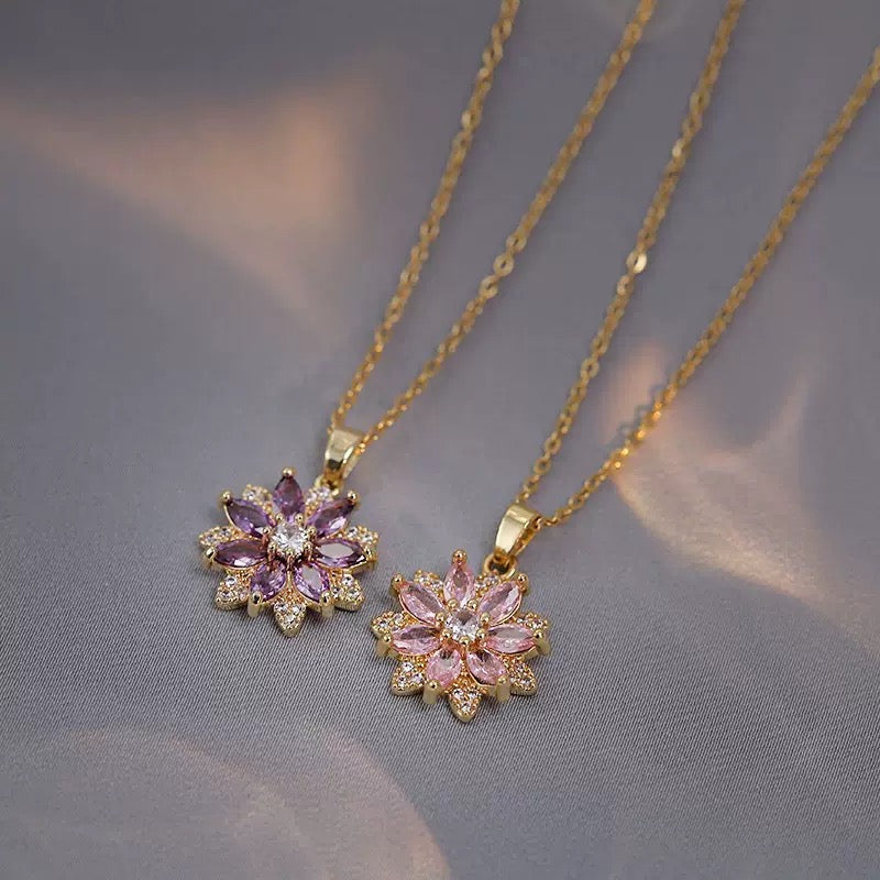 COLLAR FLOR ELEGANTE  ZIRCONIA  CRISTALES INCRUSTADOS