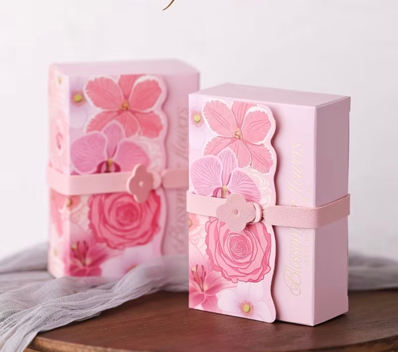 CAJA DE REGALO FLORAL ARMABLE  MEDIANA