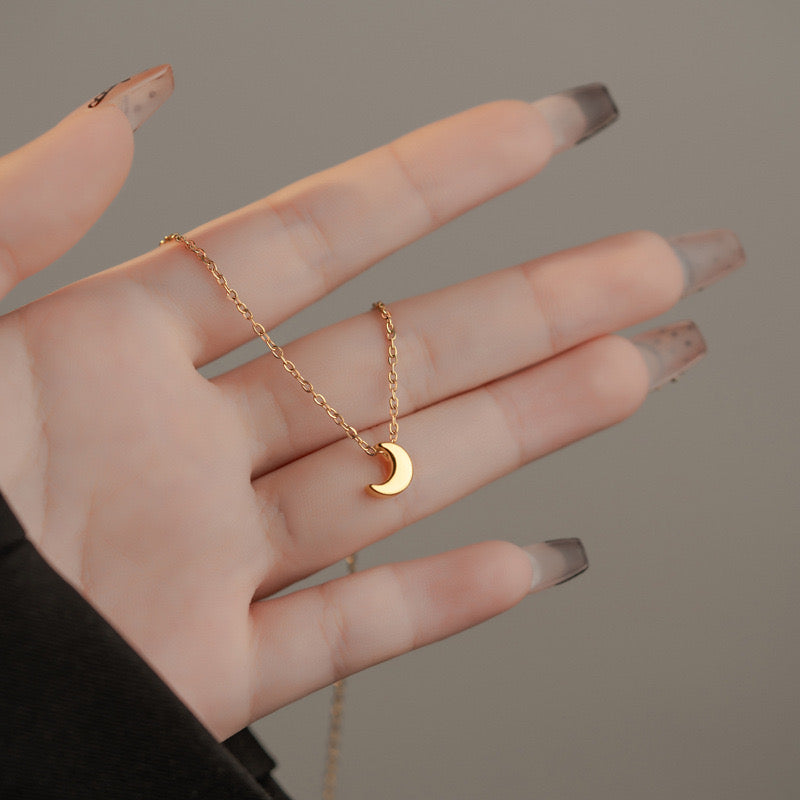 COLLAR LUNA CURVA TIPO CHOCKER MINIMALISTA