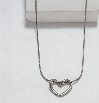 COLLAR Y ARETES CORAZÓN HOLLOW ELEGANTE