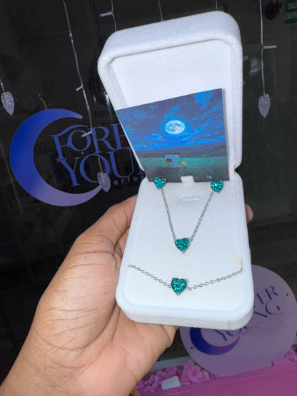 COMBO COLLAR ARETES BRAZALETE  VERDE ESMERALDA CORAZÓN   CRISTAL INCRUSTADO