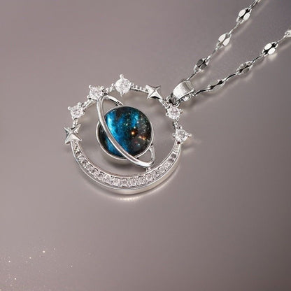 COLLAR SATURNO  ENCERRADO CIELO ESTRELLADO ELEGANTE CRISTALES DE CIRCONIA