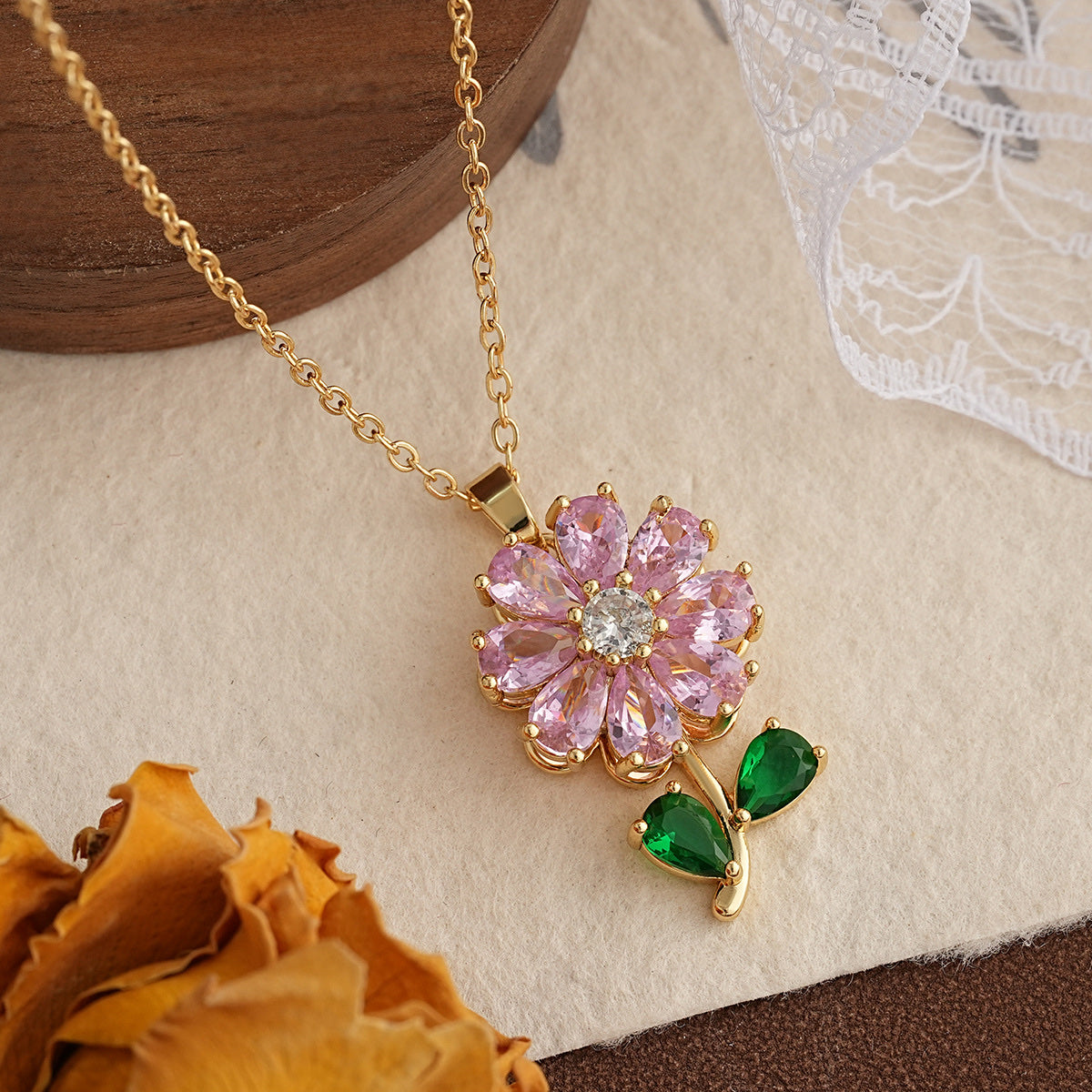 COLLAR FLOR FEMENINA  MINIMALISTA ELEGANTE