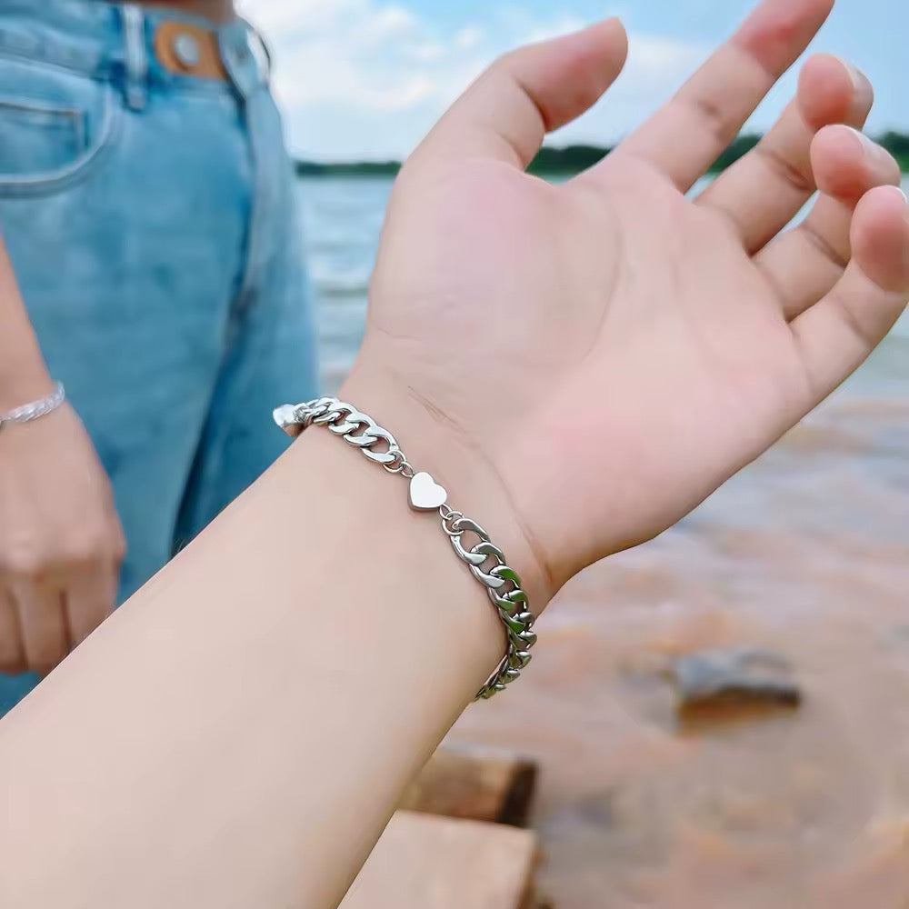 BRAZALETES MAGNÉTICOS PERSONALIZABLES ESTILO CUBANA CON CORAZÓN  MINIMALISTA