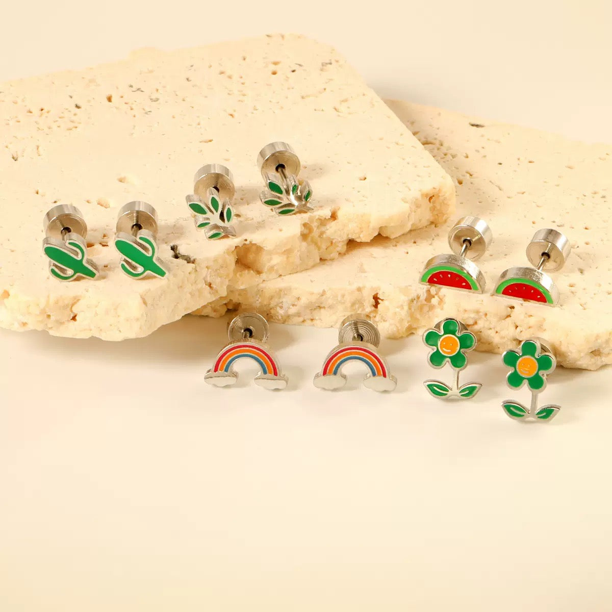 ARETES PARA NIÑAS CON ROSCA  MINIMALISTAS DELICADO