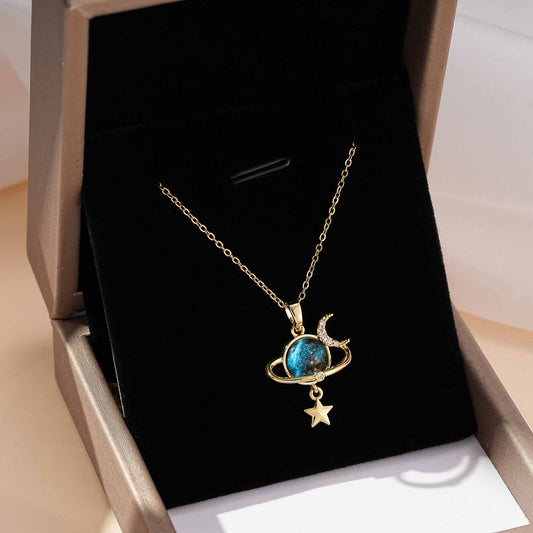 COLLAR SATURNO LUNA ESTRELLA CIELO ESTRELLADO ELEGANTE CRISTAL DE CIRCONIA