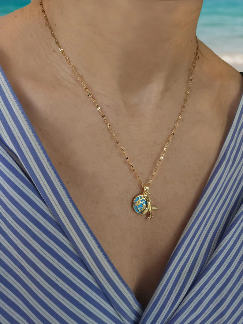 COLLAR LOVE TRAVEL GLOBO TERRÁQUEO DIJE DE AVIÓN ELEGANTE