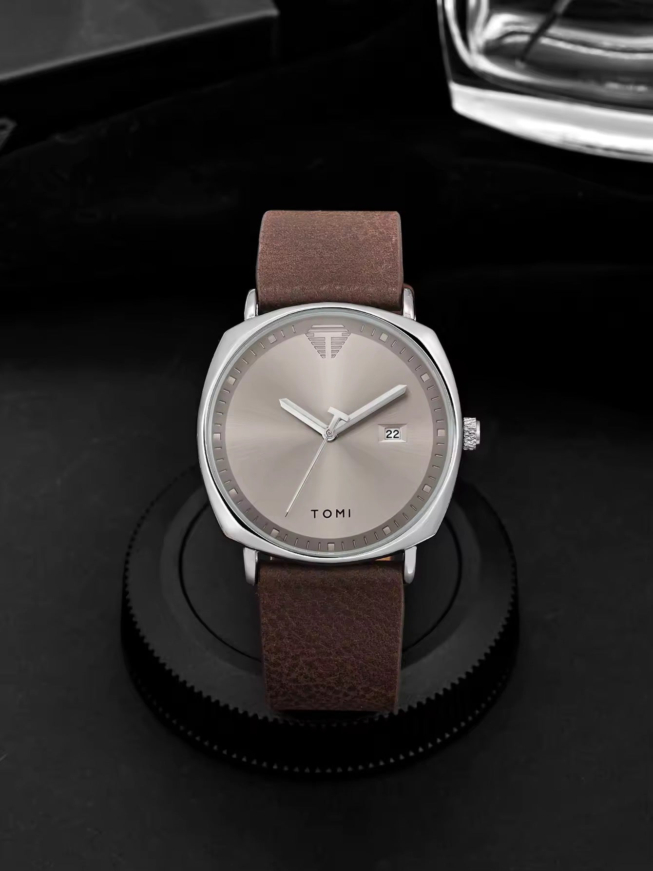 RELOJ TOMI EN LEATHER