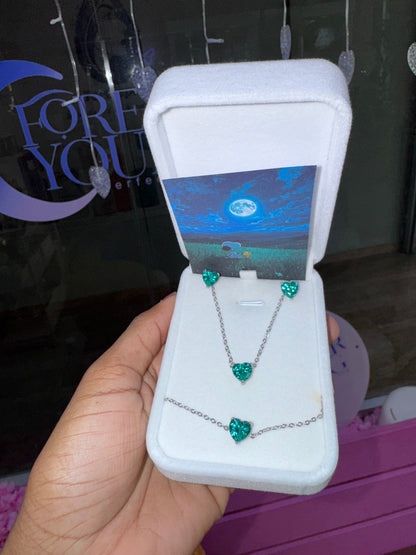 COMBO COLLAR ARETES BRAZALETE  VERDE ESMERALDA CORAZÓN   CRISTAL INCRUSTADO