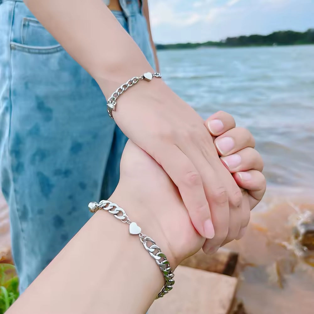 BRAZALETES MAGNÉTICOS PERSONALIZABLES ESTILO CUBANA CON CORAZÓN  MINIMALISTA