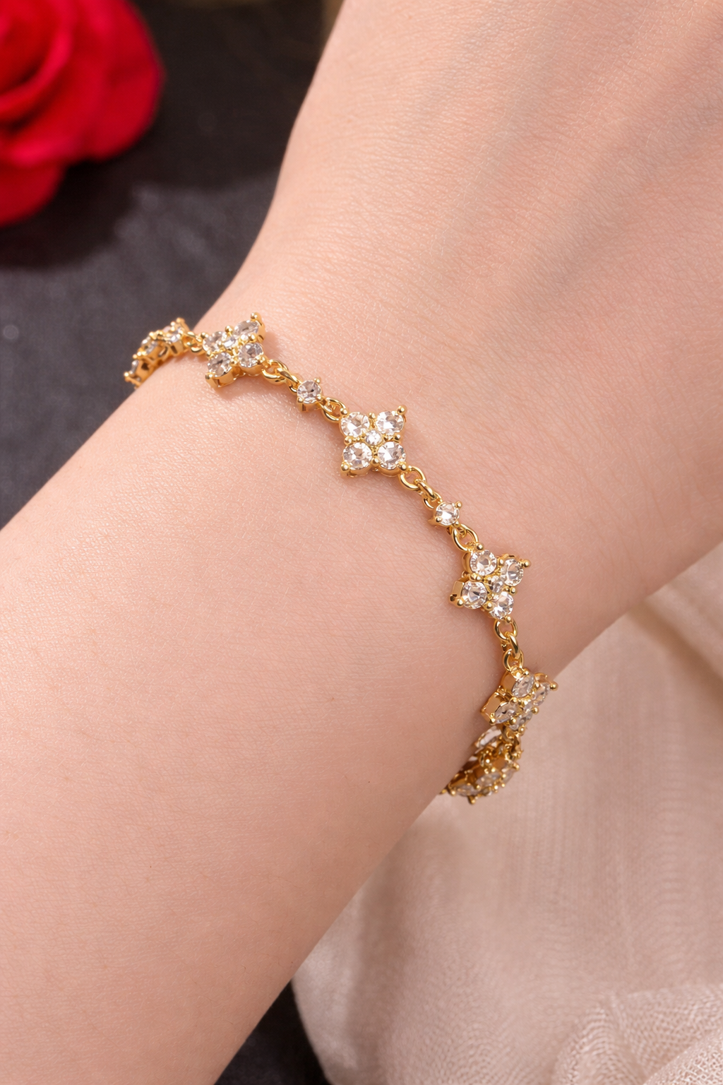 BRAZALETE  TRÉBOL   DELICADO CRISTALES DE ZIRCONIA ELEGANTE