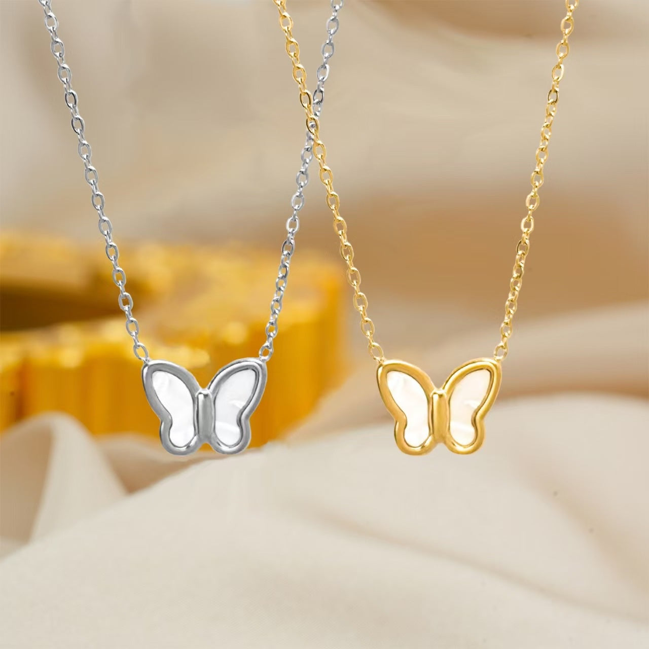 COLLAR MARIPOSA ELEGANTE MINIMALISTA