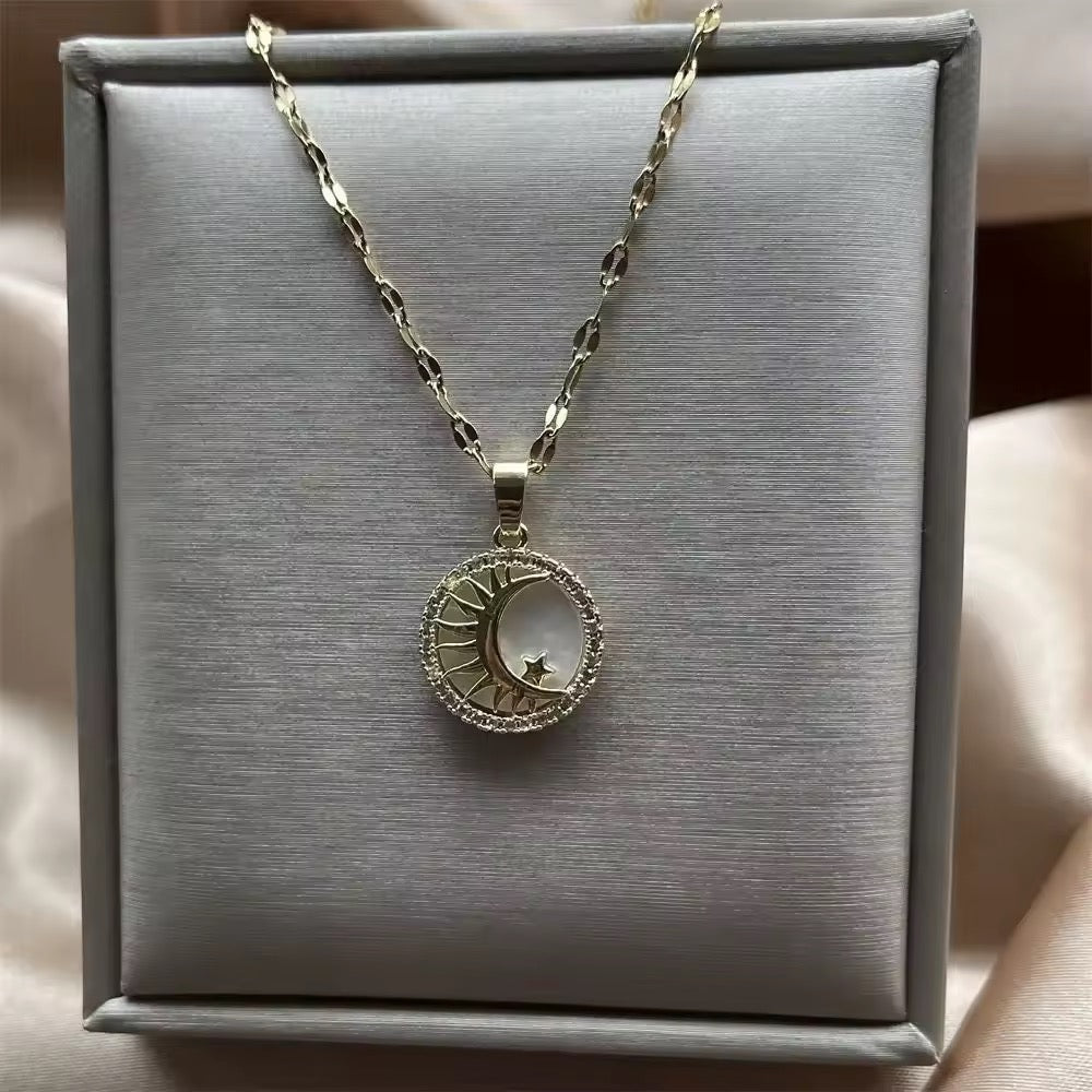 COLLAR CADENA LUNA Y ESTRELLA   ELEGANTE CRISTALES DE CIRCONIA
