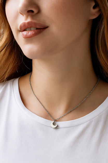 COLLAR LUNA CURVA TIPO CHOCKER MINIMALISTA