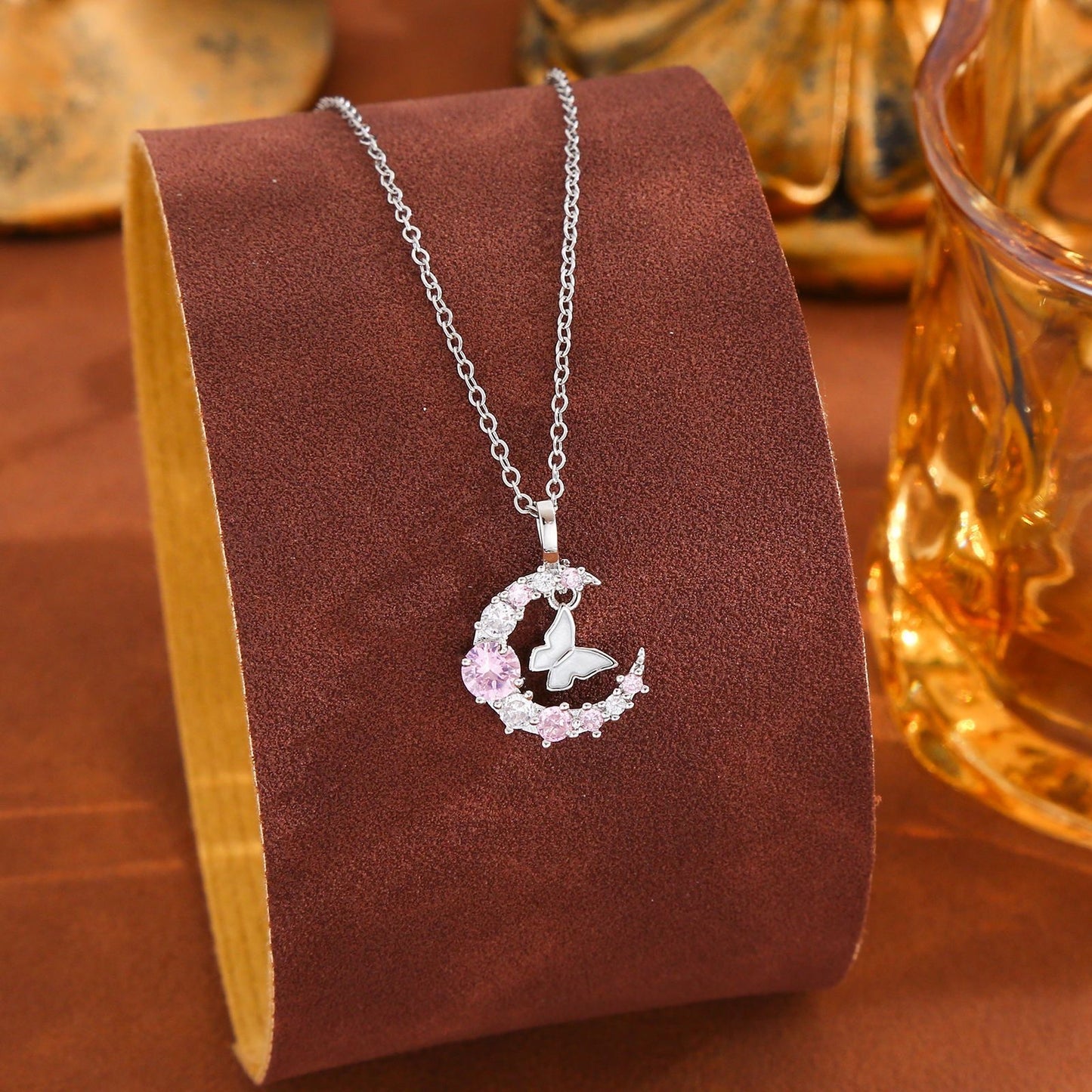 COLLAR ELEGANTE  LUNA ZIRCONIA Y MARIPOSA  CRISTALES INCRUSTADOS MINIMALISTA