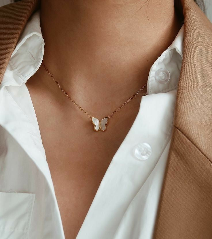 COLLAR MARIPOSA ELEGANTE MINIMALISTA