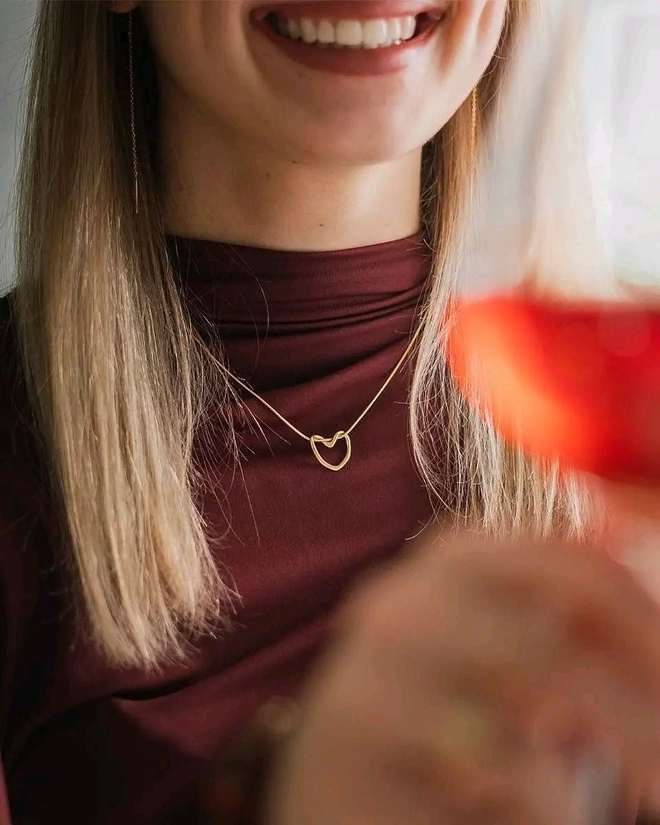 COLLAR Y ARETES CORAZÓN HOLLOW ELEGANTE