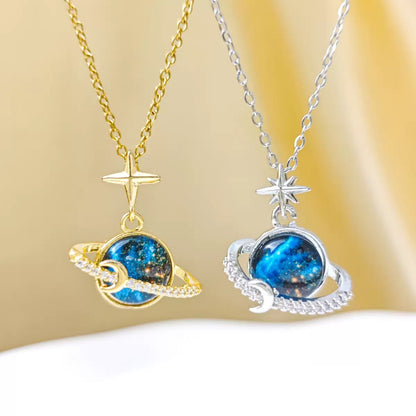 COLLAR LUNA EN SATURNO CIELO ESTRELLADO ELEGANTE CRISTALES DE CIRCONIA MINIMALISTA