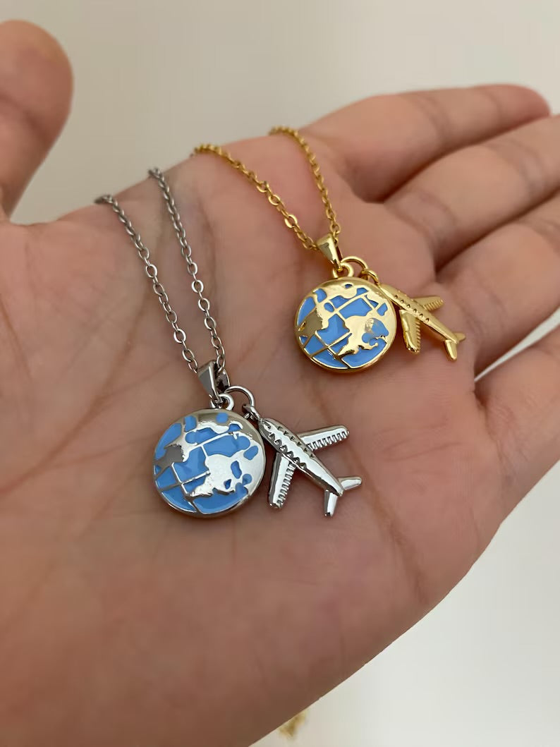 COLLAR LOVE TRAVEL GLOBO TERRÁQUEO DIJE DE AVIÓN ELEGANTE