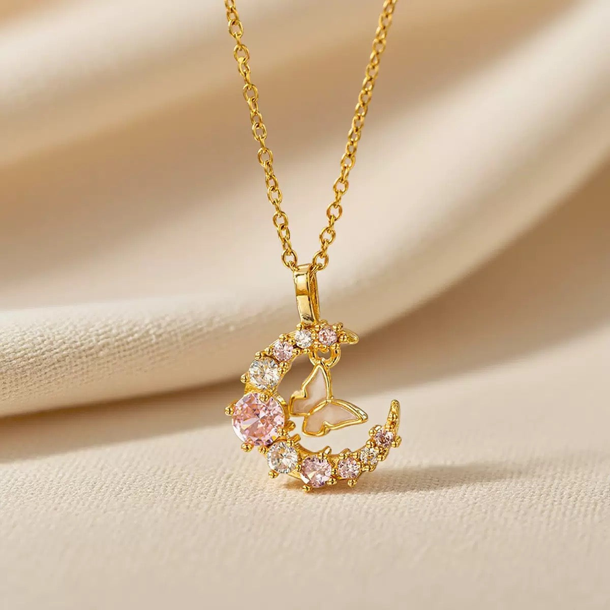 COLLAR ELEGANTE  LUNA ZIRCONIA Y MARIPOSA  CRISTALES INCRUSTADOS MINIMALISTA