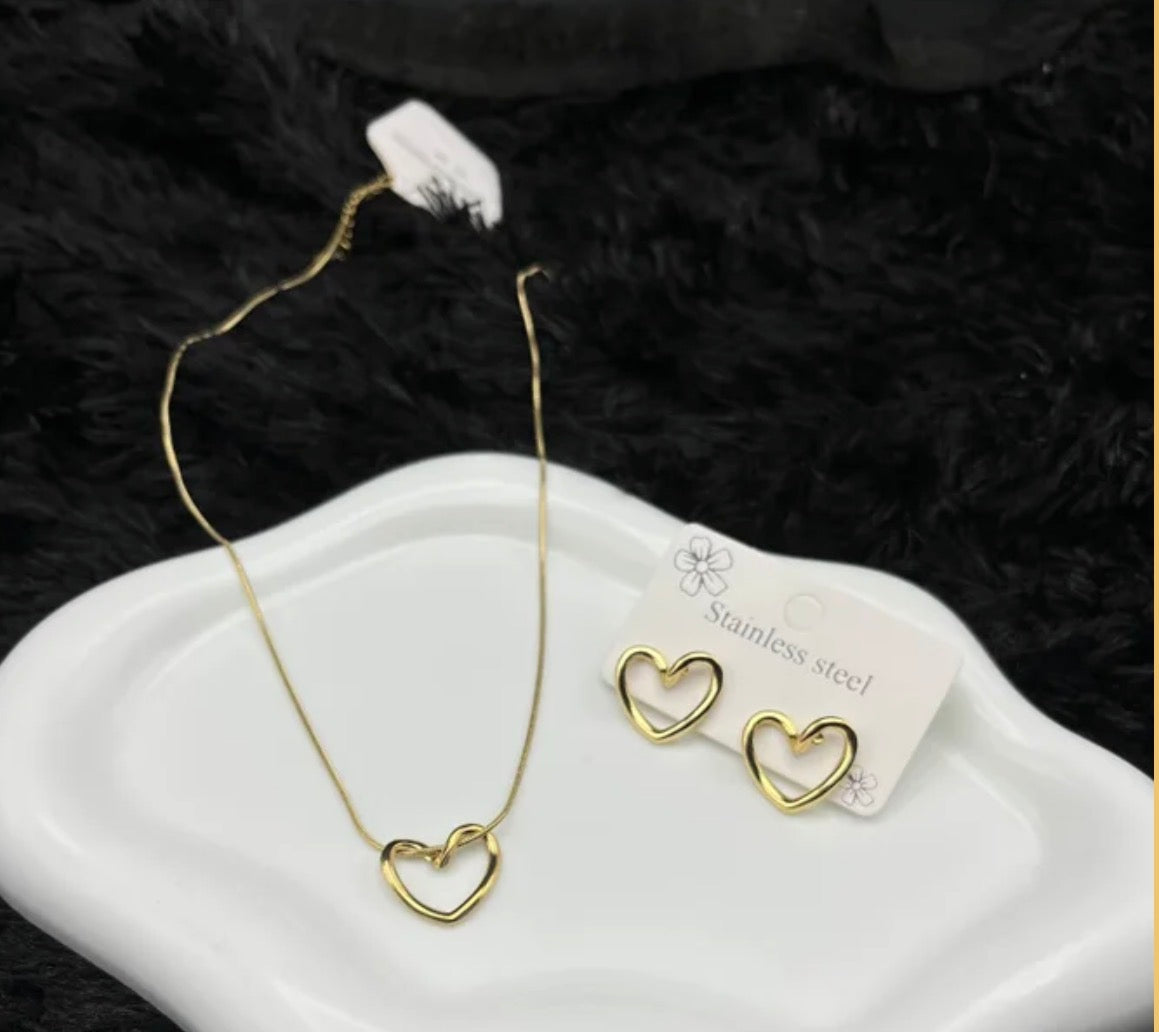 COLLAR Y ARETES CORAZÓN HOLLOW ELEGANTE