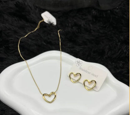 COLLAR Y ARETES CORAZÓN HOLLOW ELEGANTE