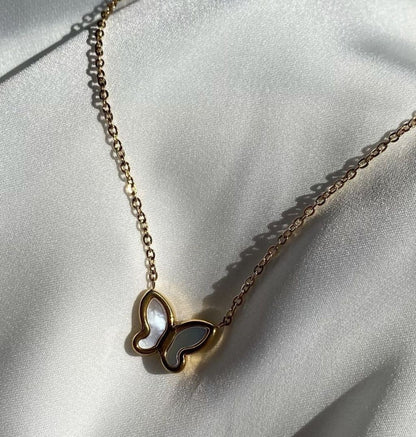 COLLAR MARIPOSA ELEGANTE MINIMALISTA