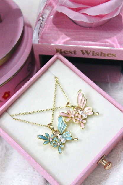 COLLAR MARIPOSA FLORAL CON PERLAS ELEGANTE