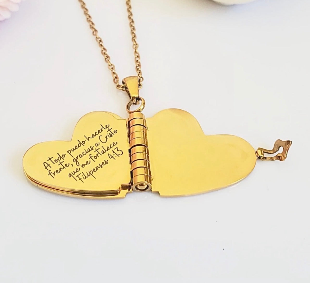 COLLAR LIBRO MINIMALISTA  HOJAS PERSONALIZABLES