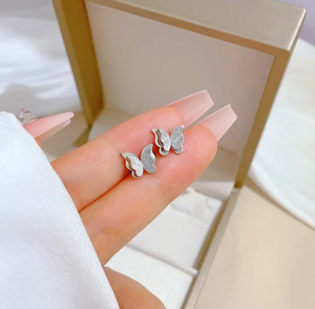 PENDIENTES ARETES LITTLE  BUTTERFLY MARIPOSA  MINIMALISTAS
