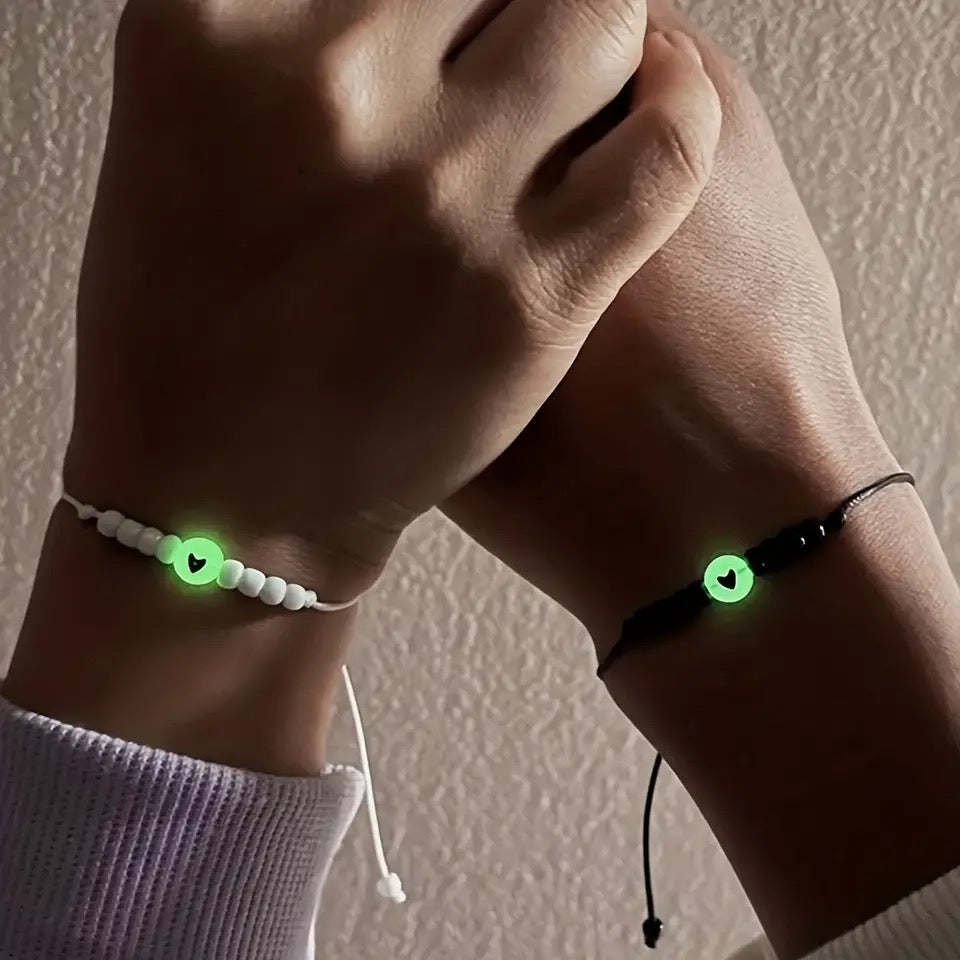 PULSERAS  HILO TEJIDO CORAZONES BRILLAN EN LA OSCURIDAD