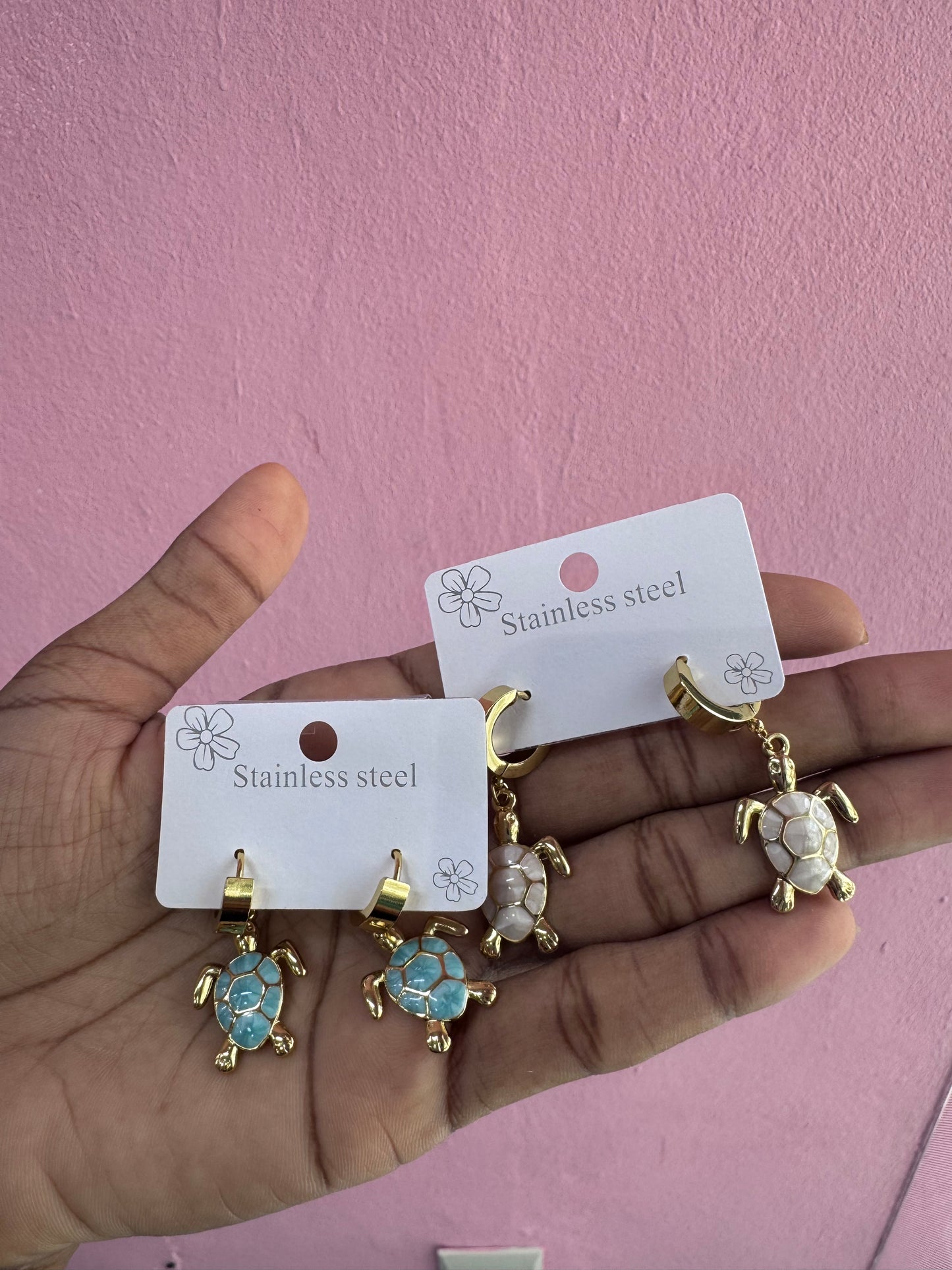 ARETES TORTUGA ELEGANTES DISEÑO DE ÓLEO  DELICADO
