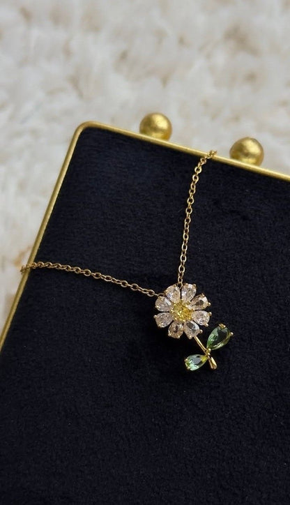 COLLAR FLOR FEMENINA  MINIMALISTA ELEGANTE