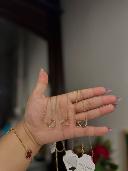 COLLAR Y ARETES CORAZÓN HOLLOW ELEGANTE