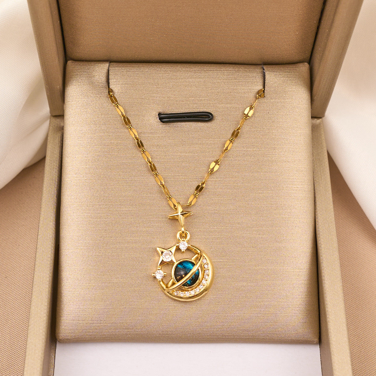 COLLAR SATURNO  ENCERRADO CIELO ESTRELLADO ELEGANTE CRISTALES DE CIRCONIA