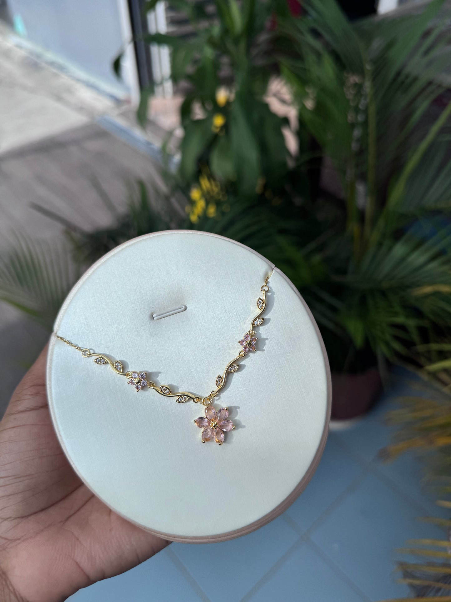 COLLAR FLOR DE CEREZO  DELICADO CRISTALES DE ZIRCONIA ELEGANTE