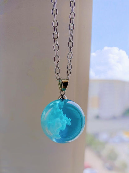 COLLAR CIELO AZUL CON NUBES 3D