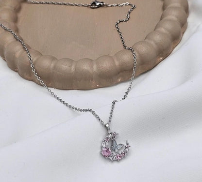 COLLAR ELEGANTE  LUNA ZIRCONIA Y MARIPOSA  CRISTALES INCRUSTADOS MINIMALISTA