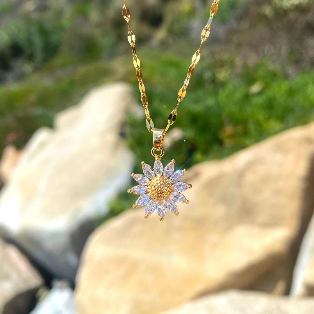 COLLAR FLOR GIRASOL  CRISTALES MINIMALISTA ELEGANTE