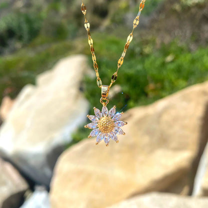 COLLAR FLOR GIRASOL  CRISTALES MINIMALISTA ELEGANTE