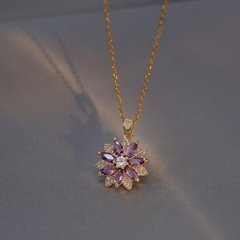 COLLAR FLOR ELEGANTE  ZIRCONIA  CRISTALES INCRUSTADOS