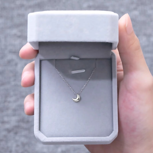 COLLAR LUNA CURVA TIPO CHOCKER MINIMALISTA