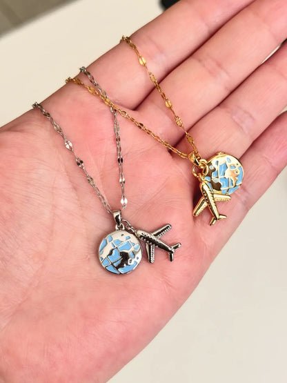 COLLAR LOVE TRAVEL GLOBO TERRÁQUEO DIJE DE AVIÓN ELEGANTE