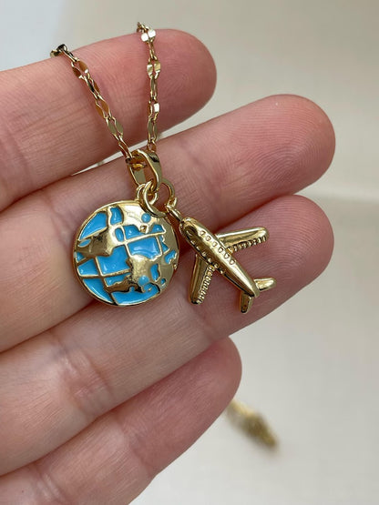 COLLAR LOVE TRAVEL GLOBO TERRÁQUEO DIJE DE AVIÓN ELEGANTE